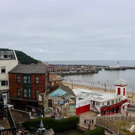 Lighthouse View: Seaside Retreat With Sky Tv And Free Parking Apartment *