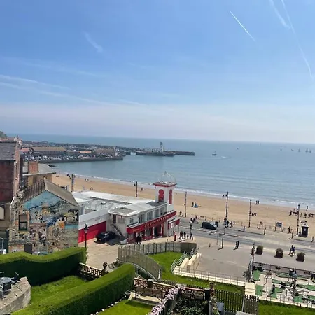 Apartment Lighthouse View: Seaside Retreat With Sky Tv And Free Parking *