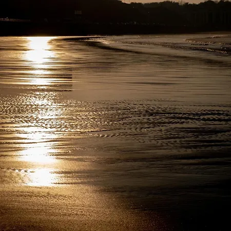 Apartment Lighthouse View: Seaside Retreat With Sky Tv And Free Parking *