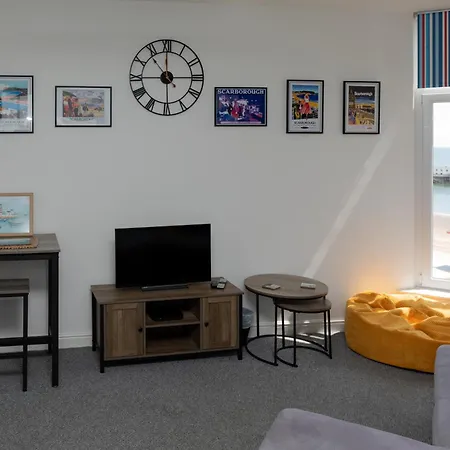 Lighthouse View: Seaside Retreat With Sky Tv And Free Parking * Scarborough