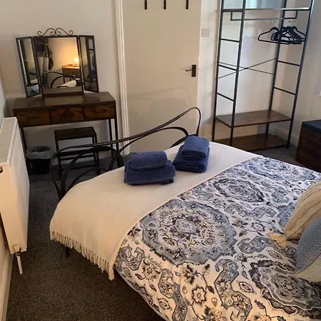 Lighthouse View: Seaside Retreat With Sky Tv And Free Parking Apartment *