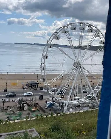 Lighthouse View: Seaside Retreat With Sky Tv And Free Parking Apartment