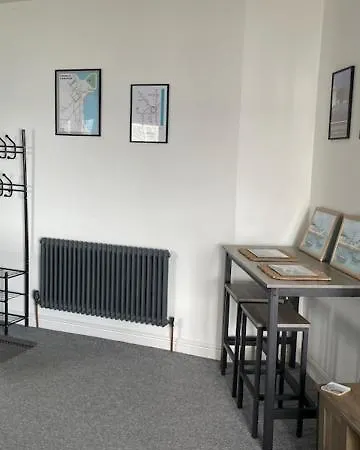 Apartment Lighthouse View: Seaside Retreat With Sky Tv And Free Parking *