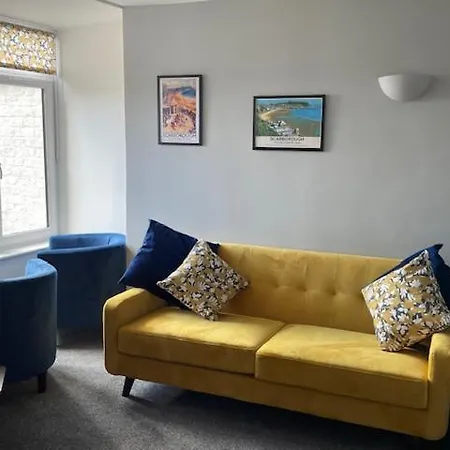 Lighthouse View: Seaside Retreat With Sky Tv And Free Parking Scarborough