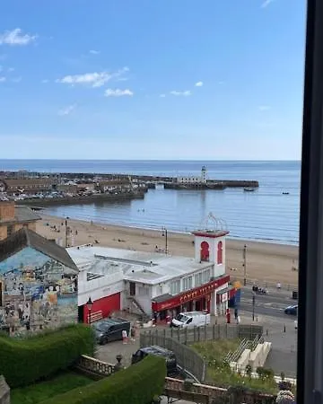 Lighthouse View: Seaside Retreat With Sky Tv And Free Parking Apartment