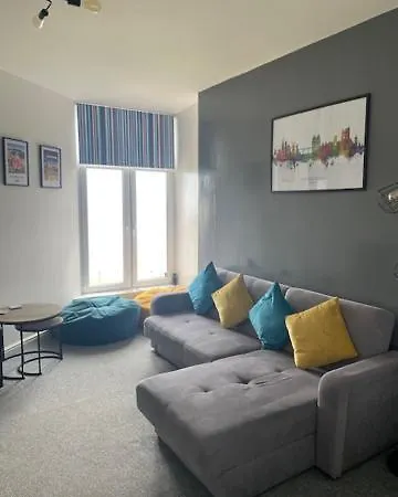 Lighthouse View: Seaside Retreat With Sky Tv And Free Parking Scarborough