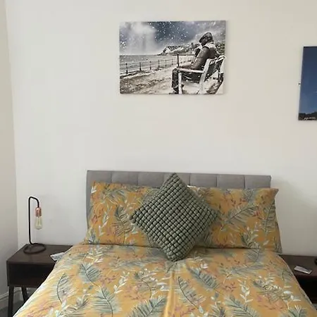 Lighthouse View - Amazing Sea And View - Free Sky Tv Including Sports And Movies - Fast Wifi - Free Private Parking *