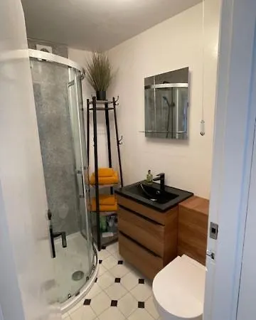 Lighthouse View: Seaside Retreat With Sky Tv And Free Parking Scarborough