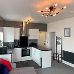 Apartment Lighthouse View: Seaside Retreat With Sky Tv And Free Parking Scarborough
