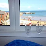 Apartment Lighthouse View: Seaside Retreat With Sky Tv And Free Parking Scarborough