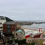 Lighthouse View: Seaside Retreat With Sky Tv And Free Parking Apartment *