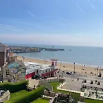 Apartment Lighthouse View: Seaside Retreat With Sky Tv And Free Parking *