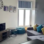 Lighthouse View: Seaside Retreat With Sky Tv And Free Parking * Scarborough