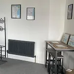 Apartment Lighthouse View: Seaside Retreat With Sky Tv And Free Parking *
