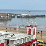 Lighthouse View: Seaside Retreat With Sky Tv And Free Parking Scarborough