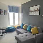 Lighthouse View: Seaside Retreat With Sky Tv And Free Parking Scarborough