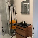 Lighthouse View: Seaside Retreat With Sky Tv And Free Parking Apartment