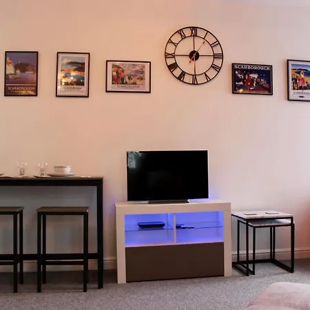 Apartment Lighthouse View: Seaside Retreat With Sky Tv And Free Parking *