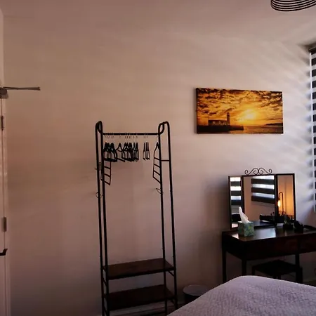 Apartment Lighthouse View: Seaside Retreat With Sky Tv And Free Parking