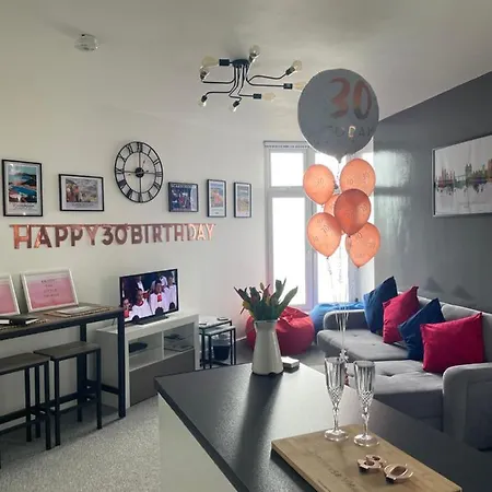 Lighthouse View: Seaside Retreat With Sky Tv And Free Parking Scarborough