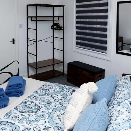 Apartment Lighthouse View: Seaside Retreat With Sky Tv And Free Parking *