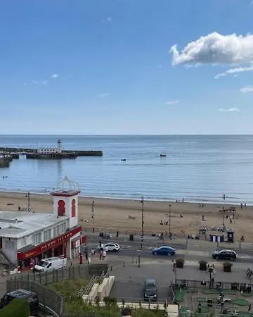 Lighthouse View: Seaside Retreat With Sky Tv And Free Parking Apartment *