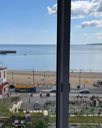 Apartment Lighthouse View: Seaside Retreat With Sky Tv And Free Parking *