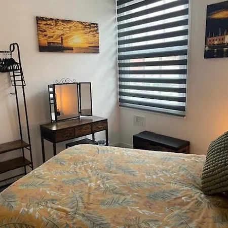 Apartment Lighthouse View - Amazing Sea And View - Free Sky Tv Including Sports And Movies - Fast Wifi - Free Private Parking *