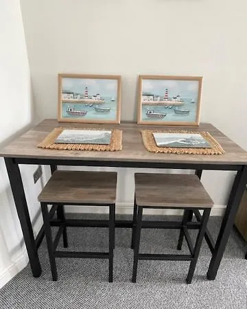 Lighthouse View - Amazing Sea And View - Free Sky Tv Including Sports And Movies - Fast Wifi - Free Private Parking *