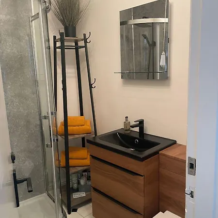 Lighthouse View - Amazing Sea And View - Free Sky Tv Including Sports And Movies - Fast Wifi - Free Private Parking Apartmán